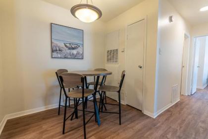 Beautiful newly renovated escape near popular Galveston attractions