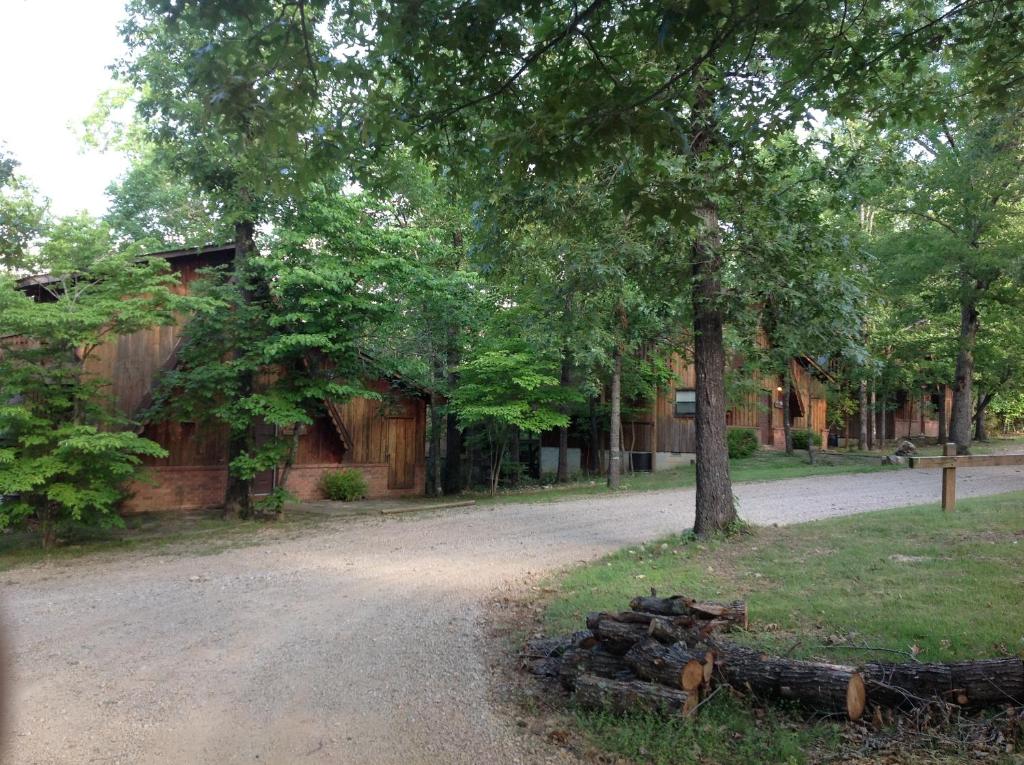 Norfork Lake Ozark Mountain Lodge - image 4