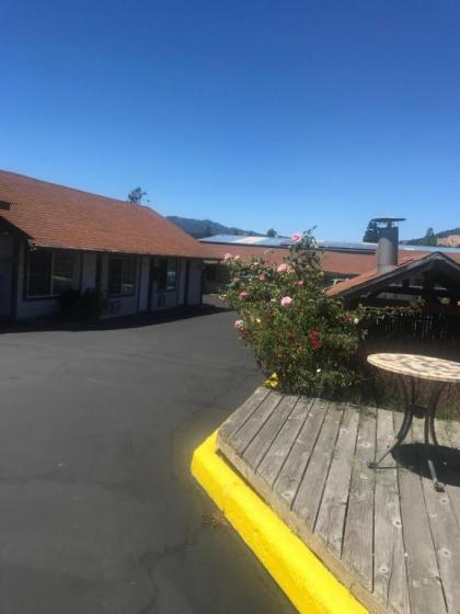 Lone Pine Motel - image 8
