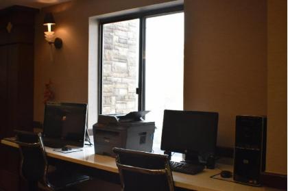 Holiday Inn Express Hotel & Suites Garden City - image 14