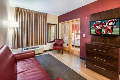 Red Roof Inn PLUS+ Long Island - Garden City - image 11