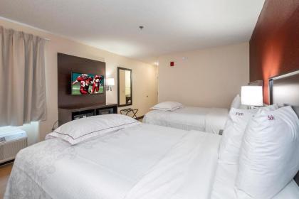 Red Roof Inn PLUS+ Long Island - Garden City - image 2