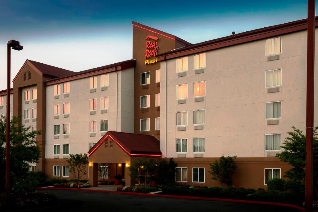 Red Roof Inn PLUS+ Long Island - Garden City - image 7