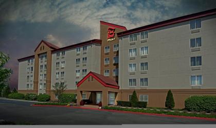 Red Roof Inn PLUS+ Long Island - Garden City - image 9