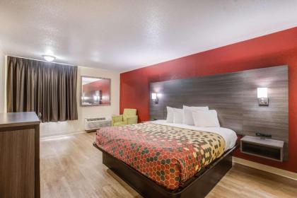 Econo Lodge Garden City - image 11