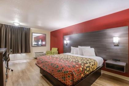Econo Lodge Garden City - image 14