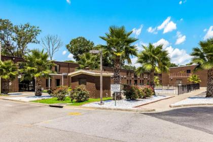 Econo Lodge Garden City - image 4