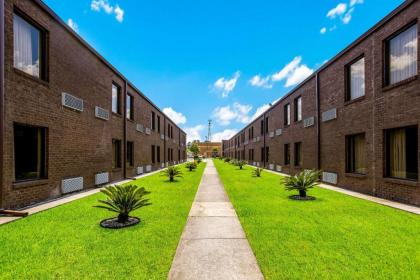 Econo Lodge Garden City - image 5