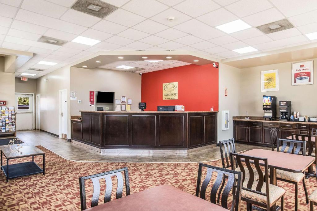 Econo Lodge Garden City - image 6