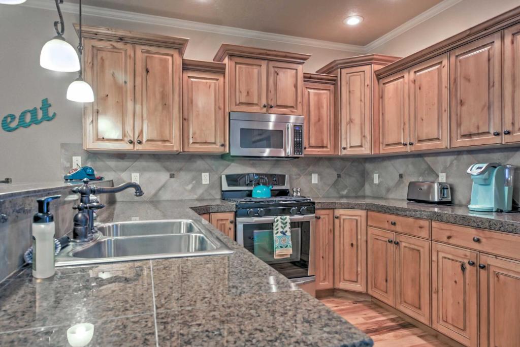 Luxe Home with Pool Access 9 Mi to Downtown Boise! - main image