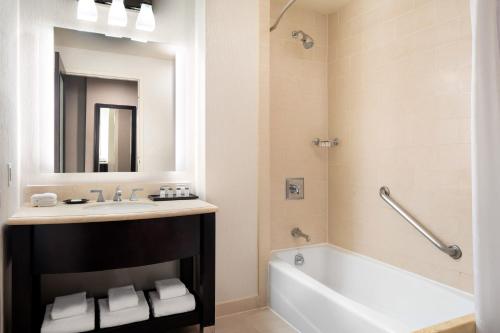 Sheraton Garden Grove-Anaheim South - image 3