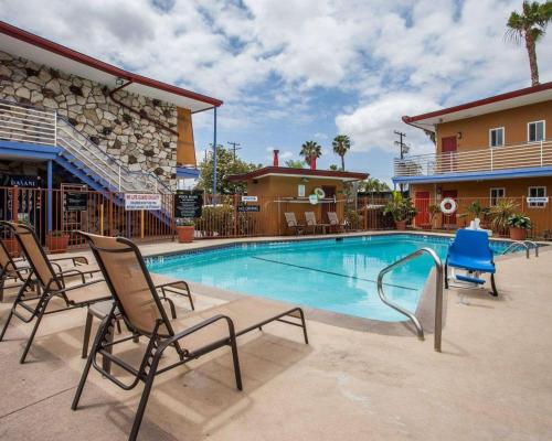 Quality Inn & Suites Anaheim at the Park - image 3