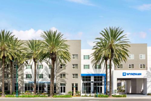 Wyndham Anaheim - main image