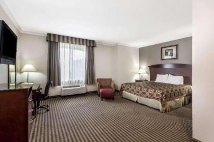 Days Inn & Suites by Wyndham Anaheim Resort - image 2