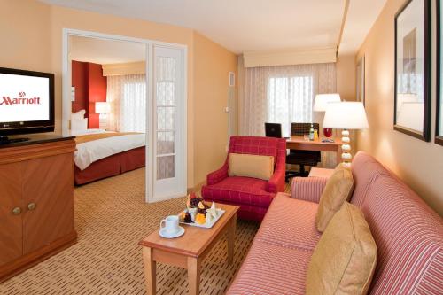 Anaheim Marriott Suites - image 3
