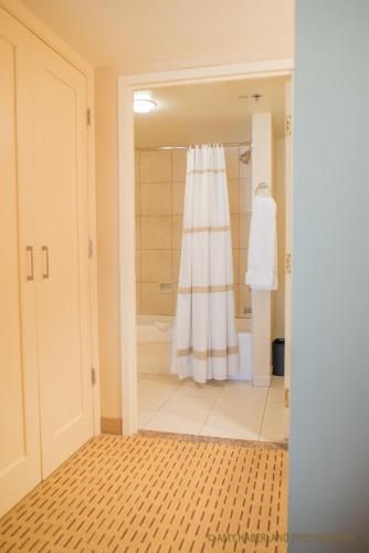 Anaheim Marriott Suites - image 5