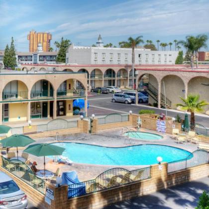 Kings Inn Anaheim at The Park & Convention Center - image 4