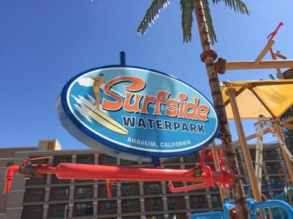 Courtyard by Marriott Anaheim Theme Park Entrance - image 4