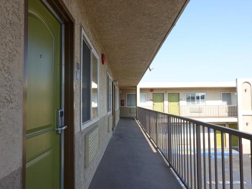 Tropic Lodge - image 2