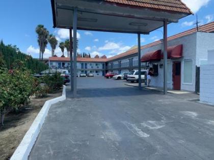 Travel Inn Motel - image 4
