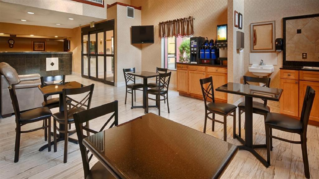 Best Western Gardendale - image 7