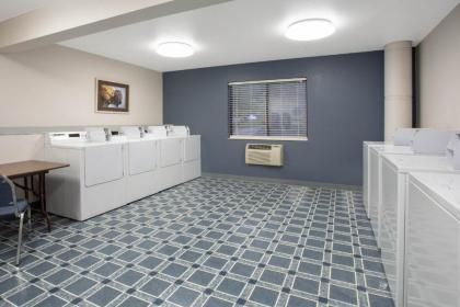 Travelodge by Wyndham Gardiner Yellowstone Park North Entr - image 8