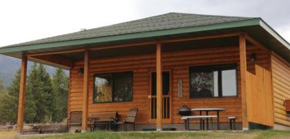 Yellowstone Park Riverfront Cabins Gardiner Montana