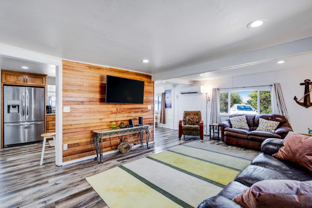 Fisherman's Dream Boat House - image 2
