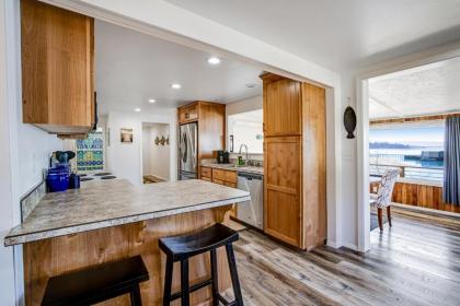 Fisherman's Dream Boat House - image 9