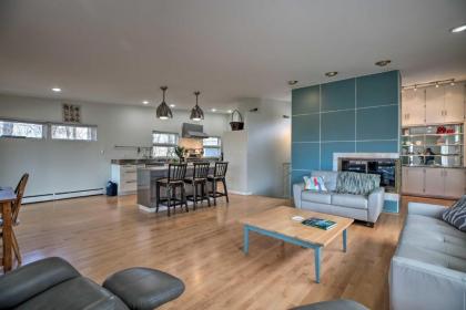 Stylish Home with Elevated Deck Walk to Beach!