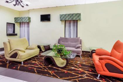 Super 8 by Wyndham Garysburg/Roanoke Rapids - image 12