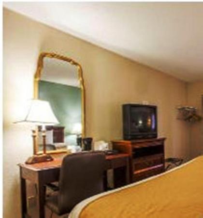 Super 8 by Wyndham Garysburg/Roanoke Rapids - image 4