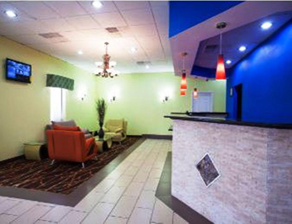 Super 8 by Wyndham Garysburg/Roanoke Rapids - image 5