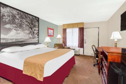 Super 8 by Wyndham Garysburg/Roanoke Rapids - image 9