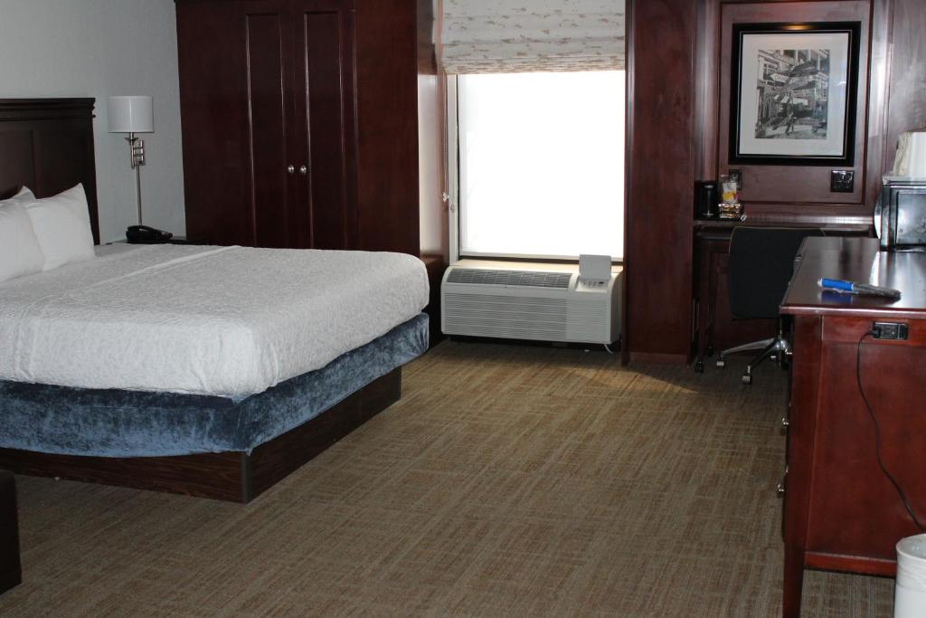 Hampton Inn Charlotte-Gastonia - image 5