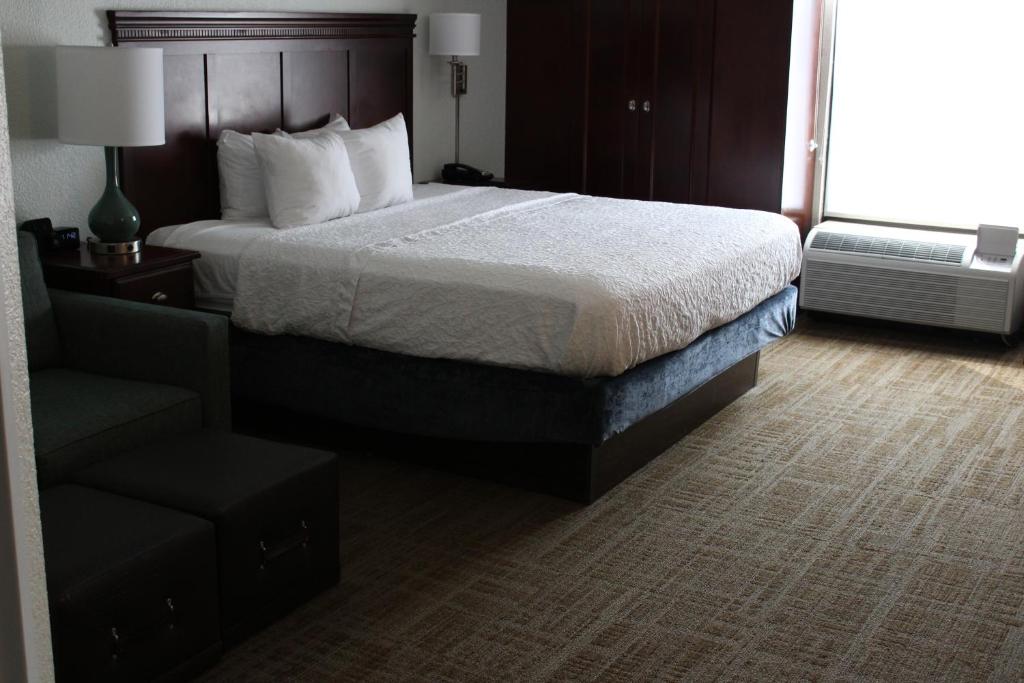 Hampton Inn Charlotte-Gastonia - image 6