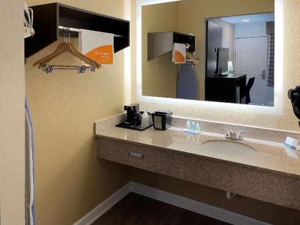 Quality Inn - image 2