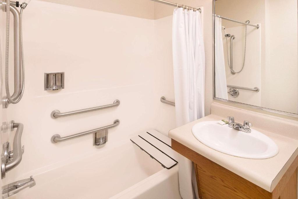 WoodSpring Suites Charlotte Gastonia - image 7