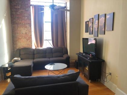 Comfy Loft Hideaway in the middle of Downtown - image 10