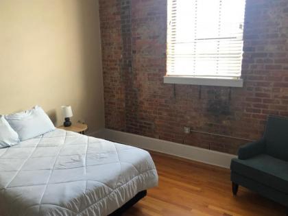 Comfy Loft Hideaway in the middle of Downtown - image 13