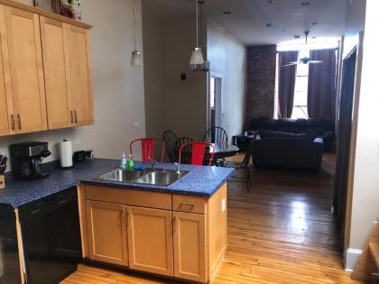 Comfy Loft Hideaway in the middle of Downtown - image 15