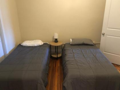 Comfy Loft Hideaway in the middle of Downtown - image 7