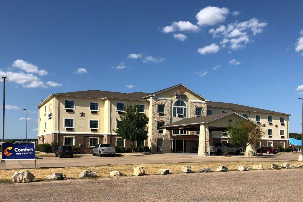 Comfort Inn & Suites - main image