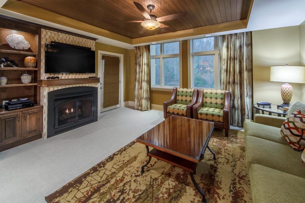 Holiday Inn Club Vacations Smoky Mountain Resort an IHG Hotel - image 3