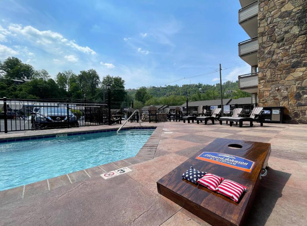 Howard Johnson by Wyndham Downtown Gatlinburg - main image