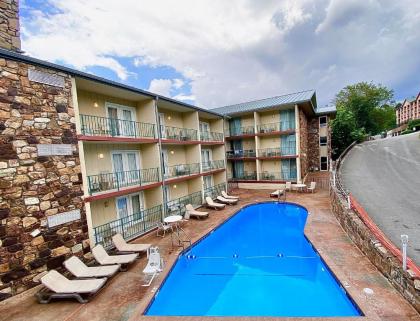 Reagan Resorts Inn - image 1