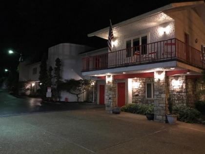 Zoders Inn and Suites - image 3