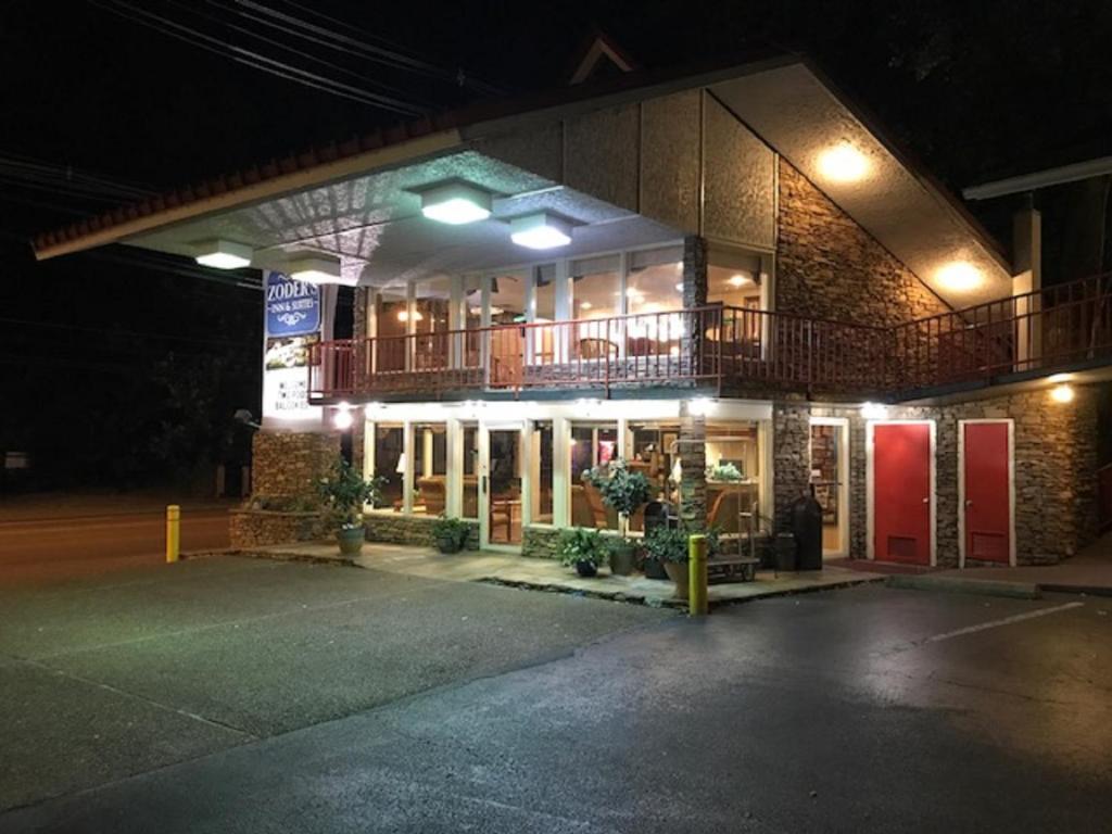 Zoders Inn and Suites - image 4