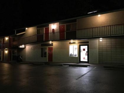 Zoders Inn and Suites - image 5