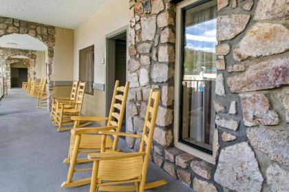 Econo Lodge Inn & Suites at the Convention Center - image 2